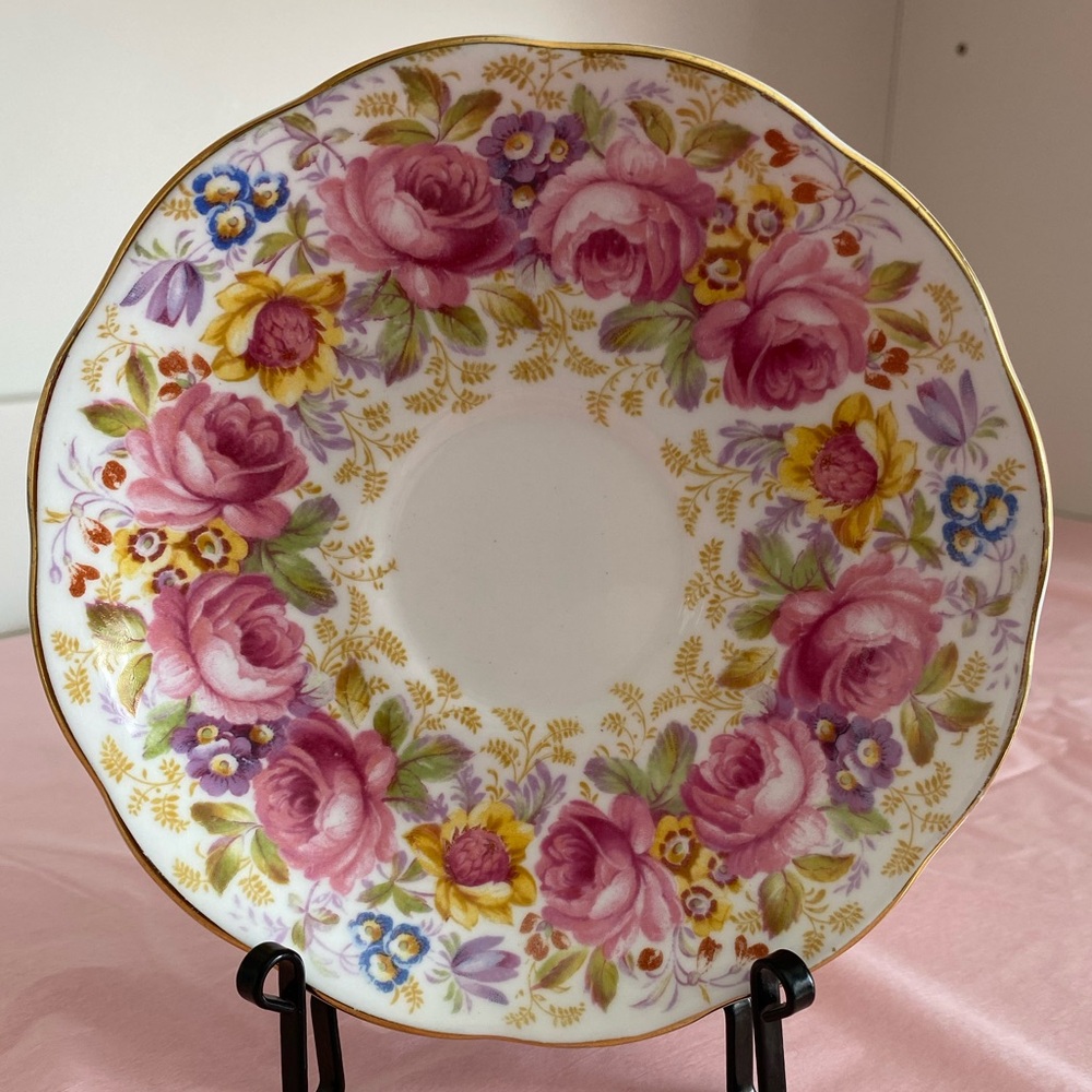 VTG Royal Albert Bone China Teacup and Saucer in the Pattern "Serena" - Picture 6 of 8